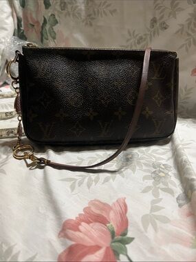 Louis Vuitton Pochette
